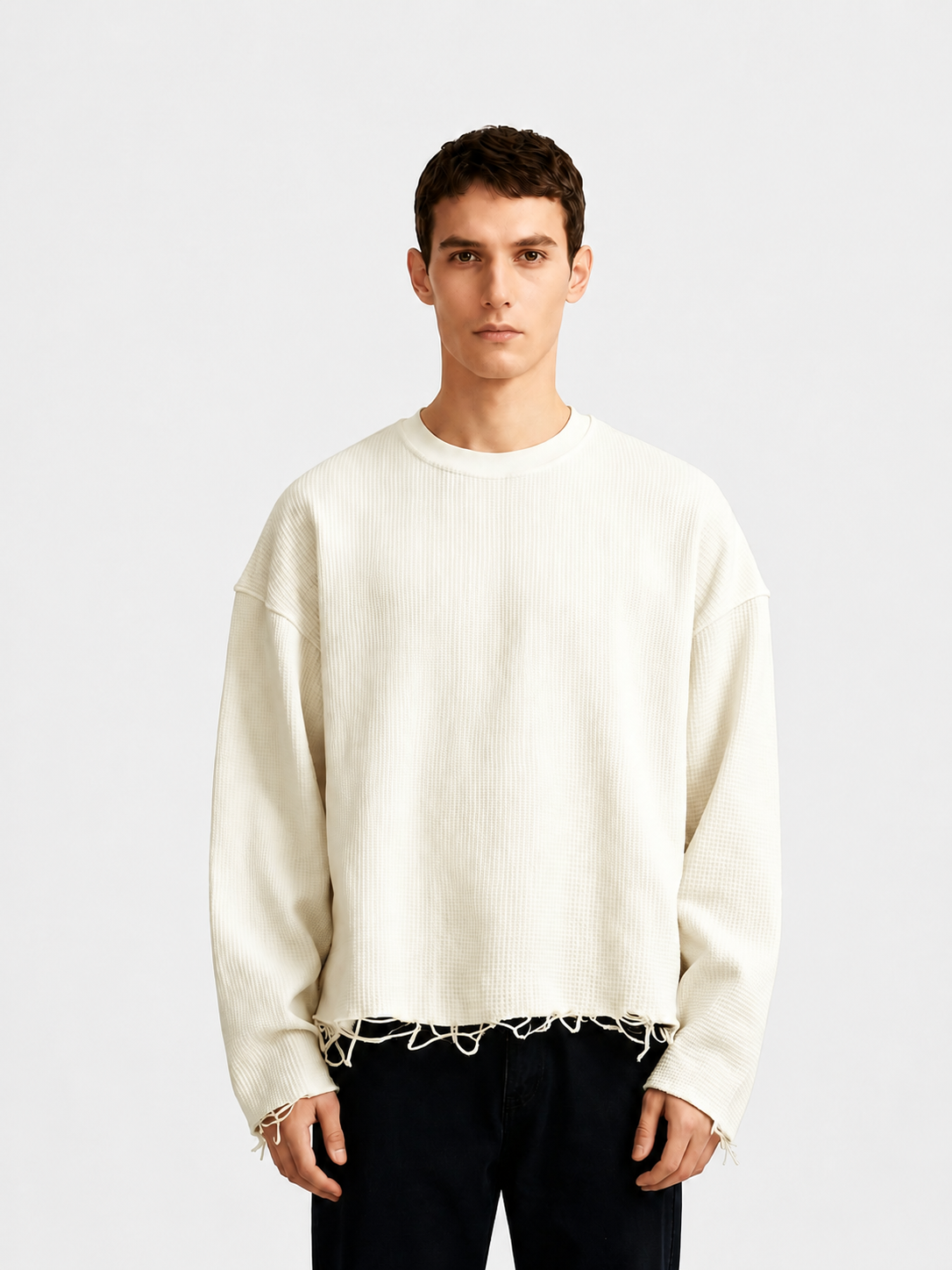 Maglia oversize girocollo a maniche lunghe in punto waffle con bordo sfrangiato